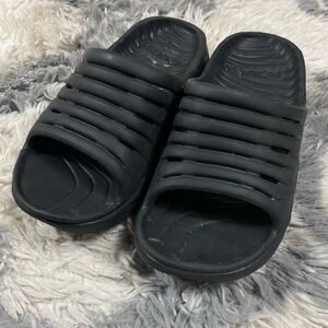 Hoka One One Ora Recovery Slides Sandals Women’s Size 7 Black Shoes